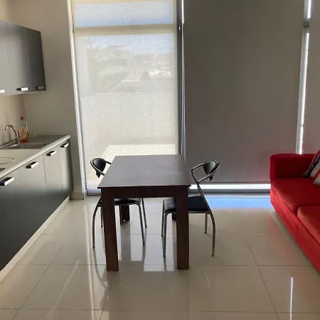 Penthouse At 5 Min To Paceville アパート